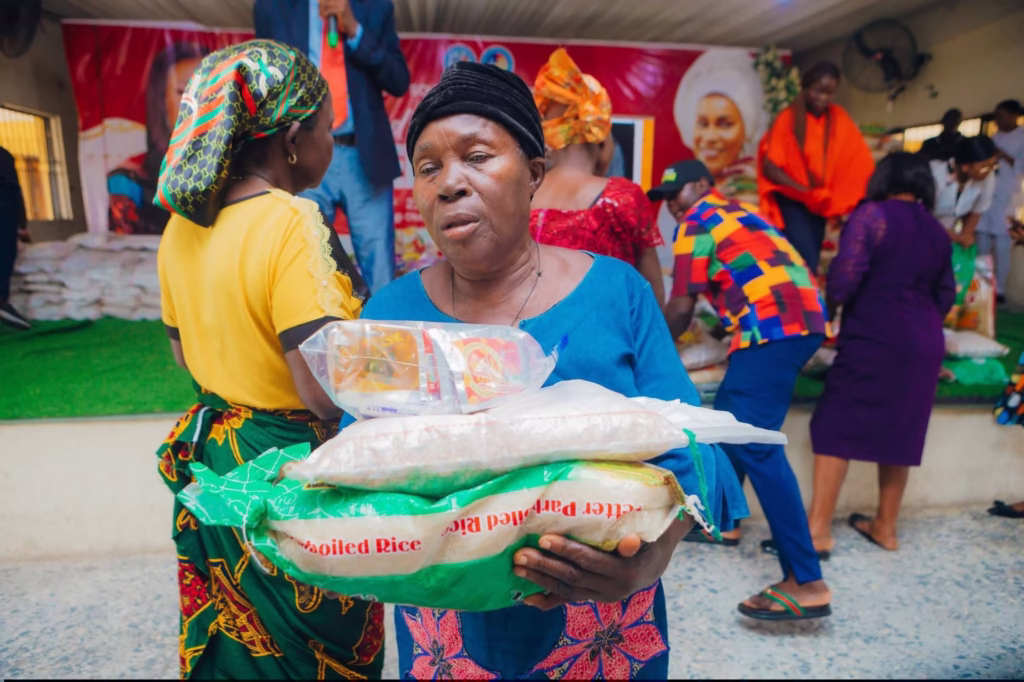 Over 200 Elderly Women Receive Christmas Food Support from Isoko South Chairperson’s Wife 13 over200elderlywomenreceivechristmasfoodsupportfromisokosouthchairpersonE28099swife1920196673348705239